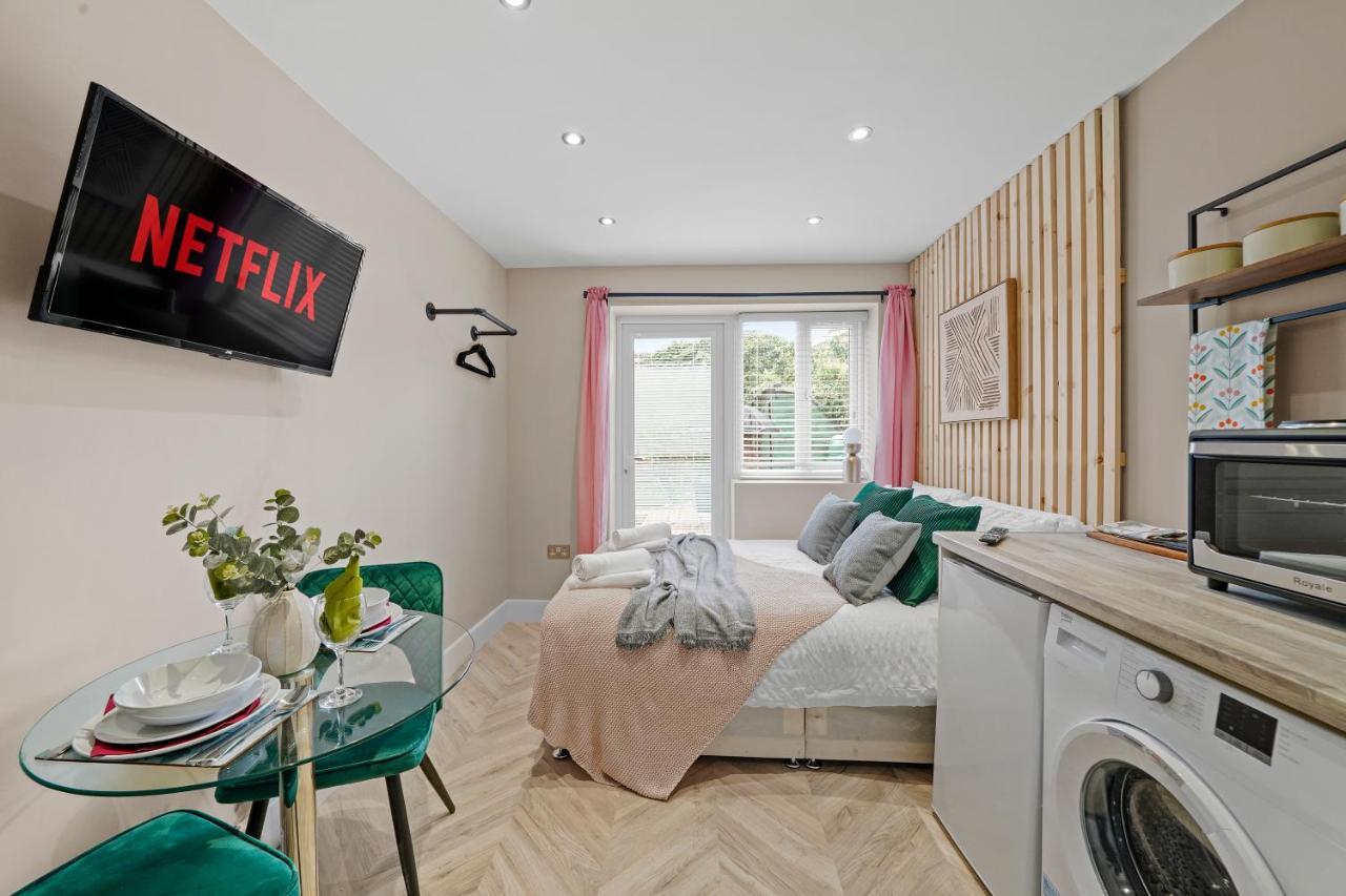 لندن Cosy Heathrow Studios - Parking - Garden المظهر الخارجي الصورة