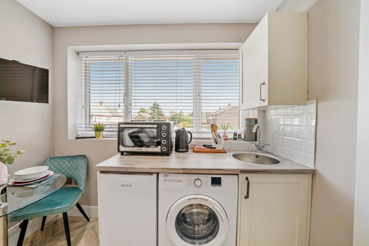 لندن Cosy Heathrow Studios - Parking - Garden المظهر الخارجي الصورة