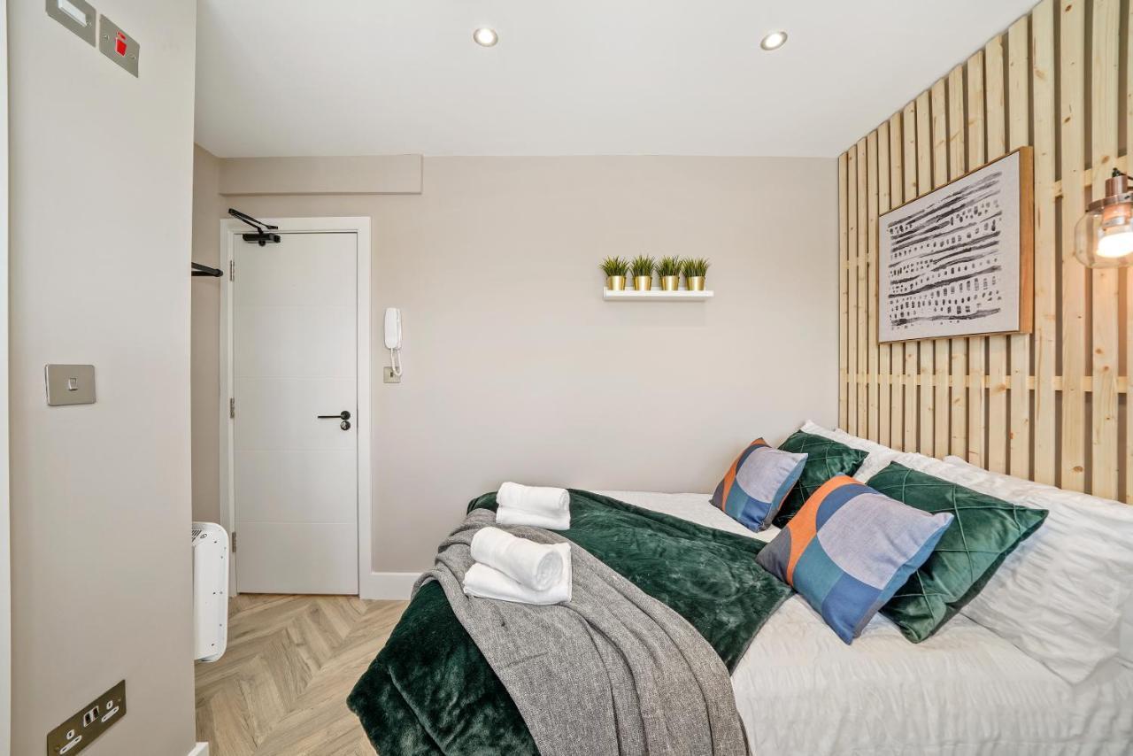 لندن Cosy Heathrow Studios - Parking - Garden المظهر الخارجي الصورة