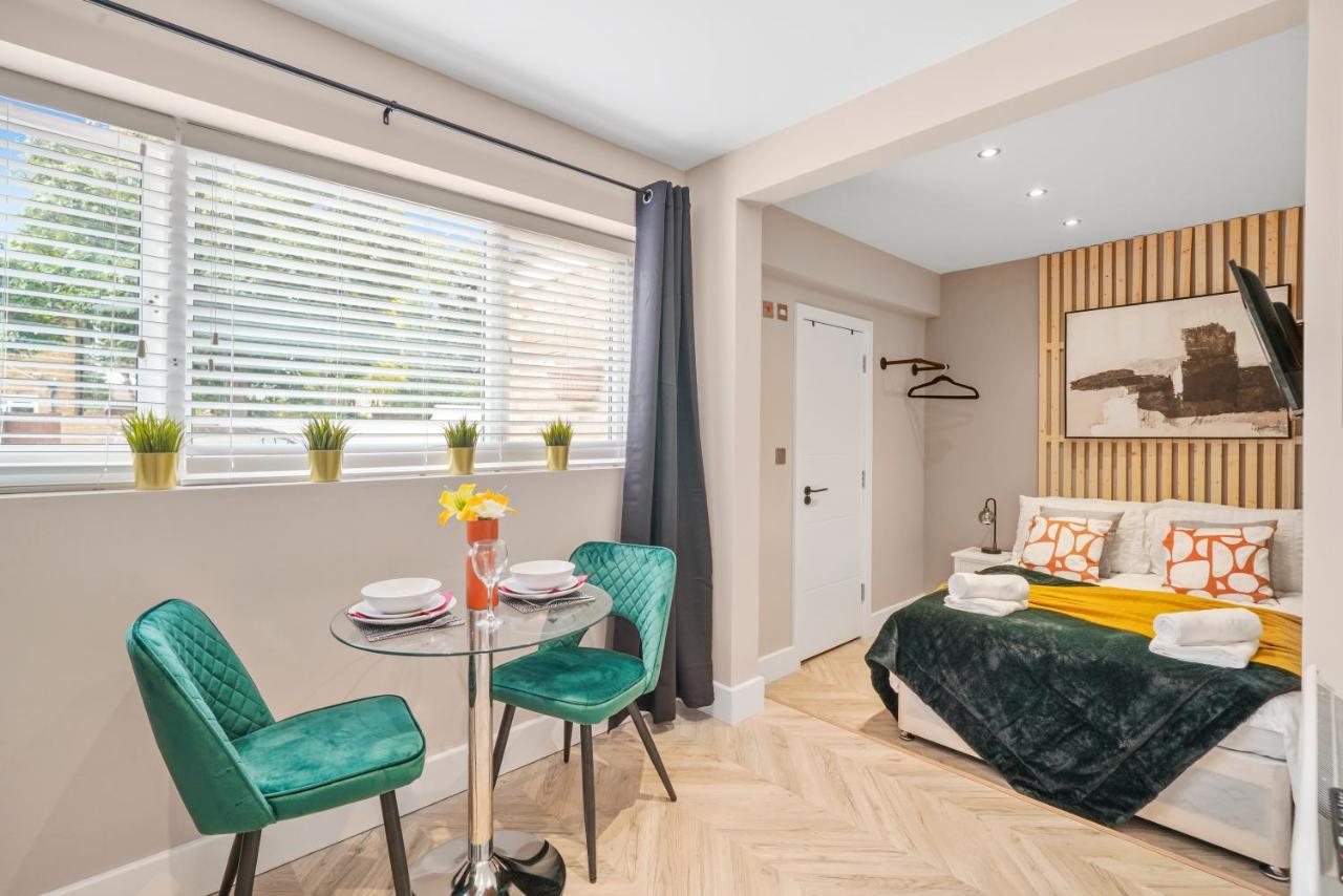 لندن Cosy Heathrow Studios - Parking - Garden المظهر الخارجي الصورة