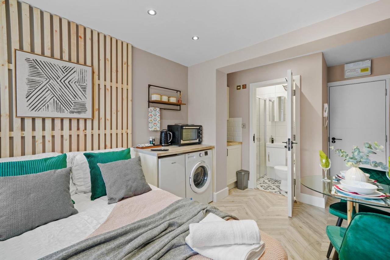 لندن Cosy Heathrow Studios - Parking - Garden المظهر الخارجي الصورة