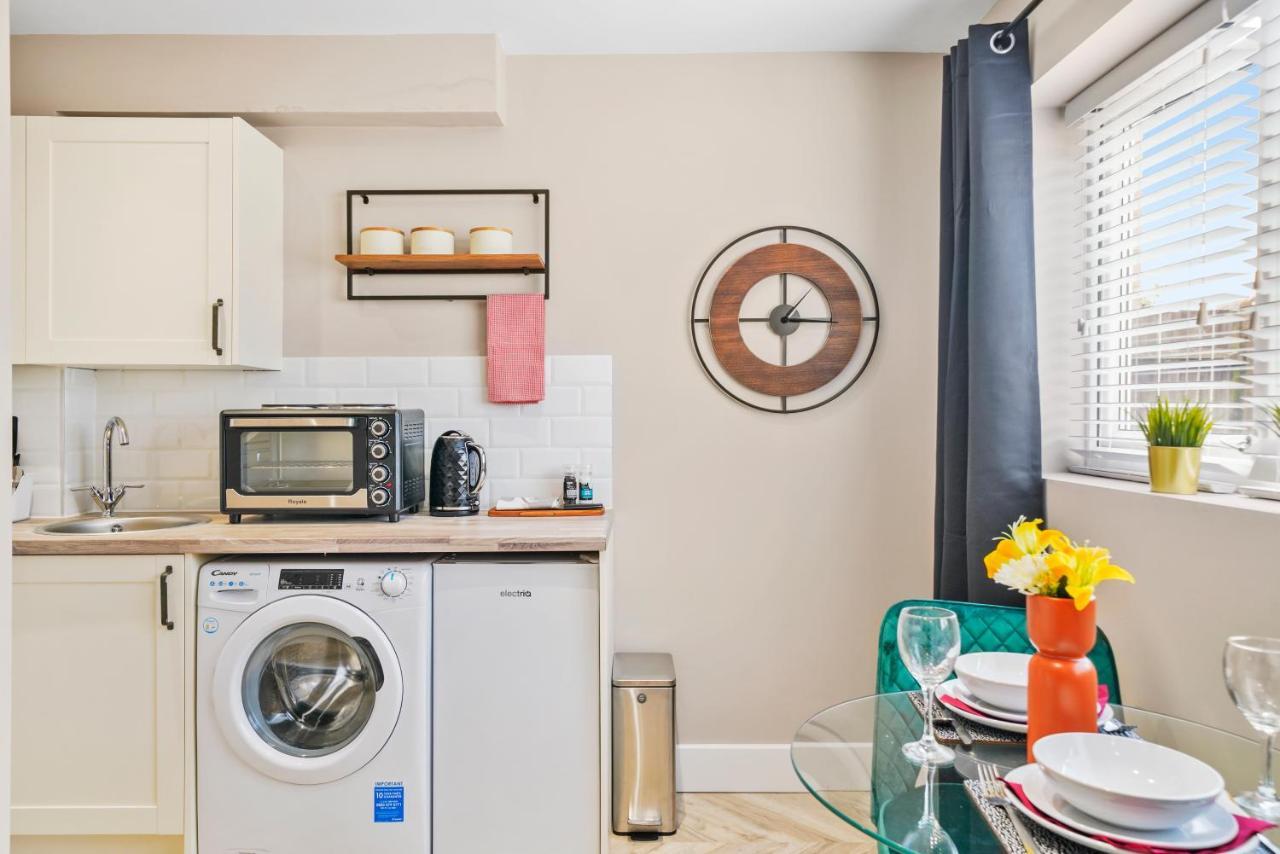 لندن Cosy Heathrow Studios - Parking - Garden المظهر الخارجي الصورة