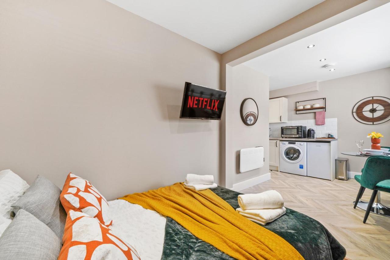 لندن Cosy Heathrow Studios - Parking - Garden المظهر الخارجي الصورة