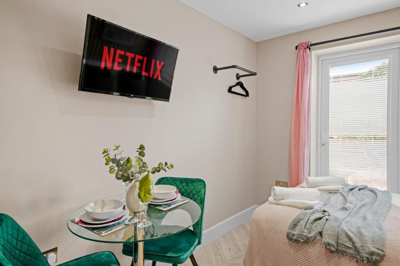 لندن Cosy Heathrow Studios - Parking - Garden المظهر الخارجي الصورة