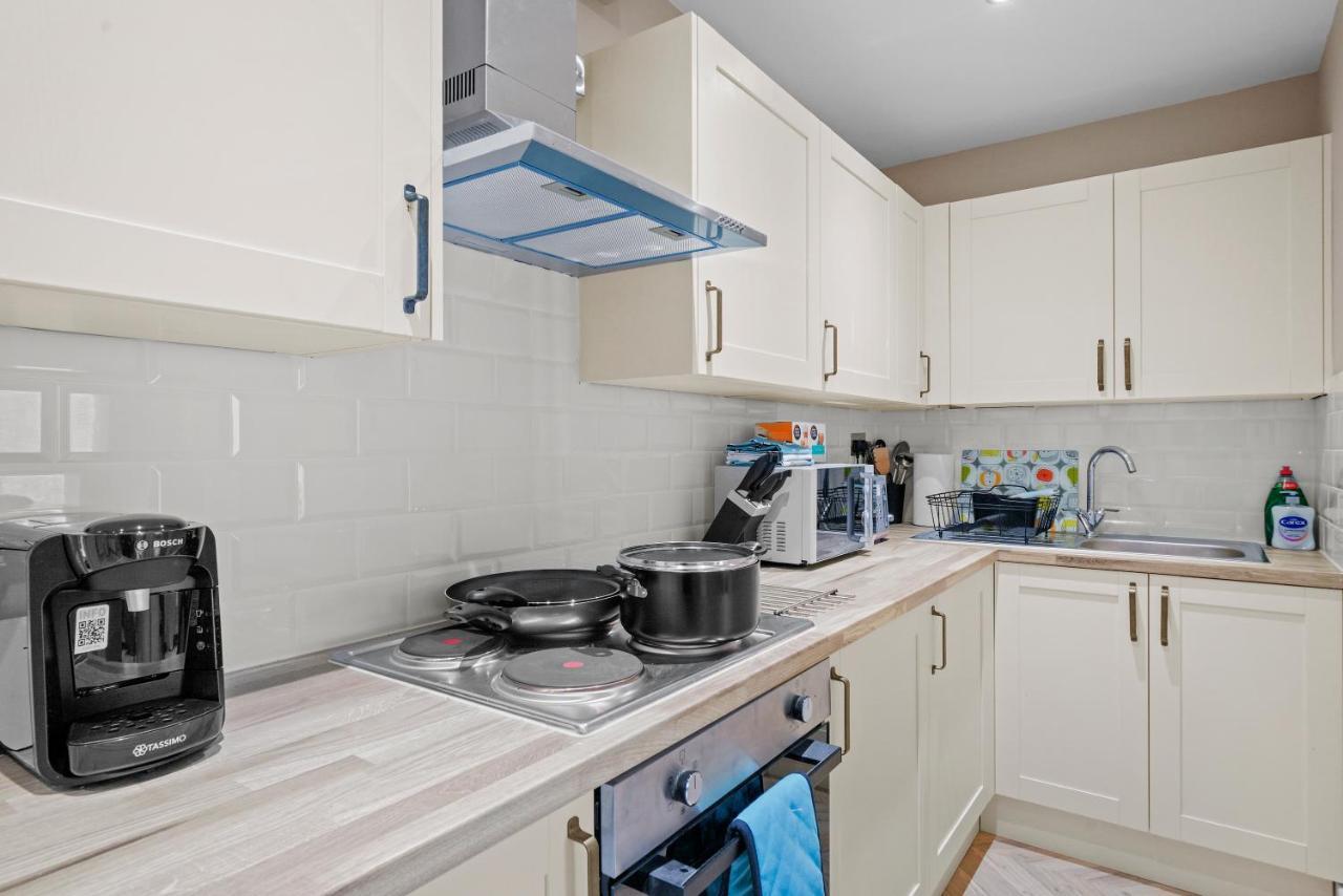 لندن Cosy Heathrow Studios - Parking - Garden المظهر الخارجي الصورة