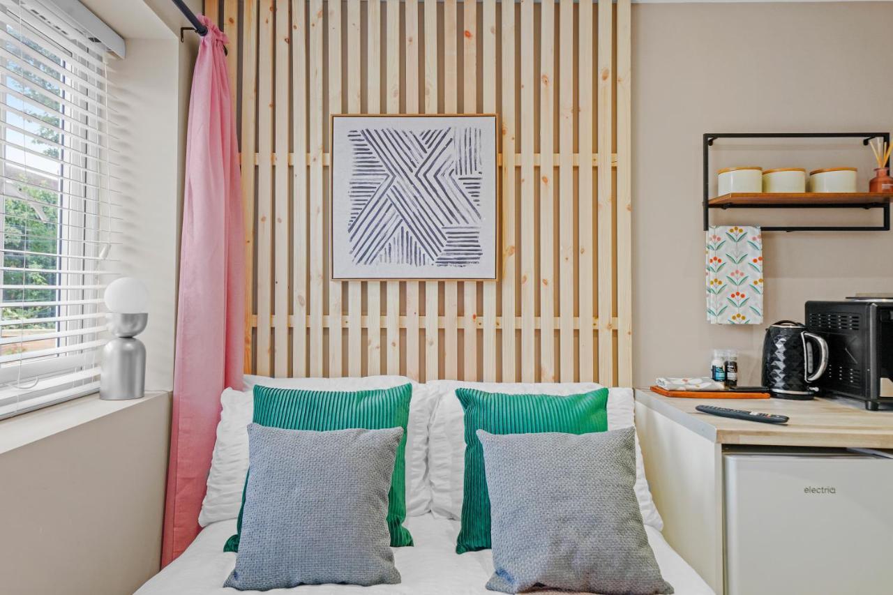 لندن Cosy Heathrow Studios - Parking - Garden المظهر الخارجي الصورة
