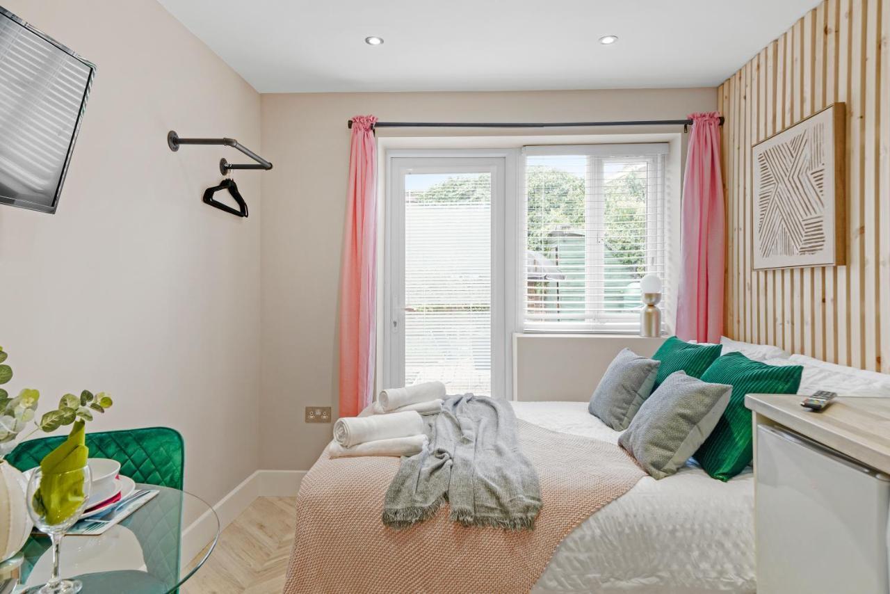 لندن Cosy Heathrow Studios - Parking - Garden المظهر الخارجي الصورة