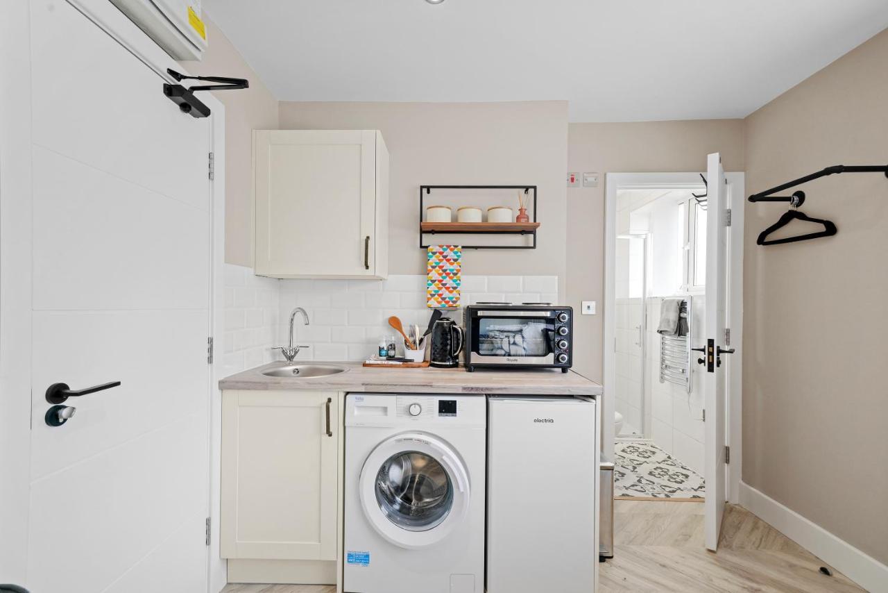لندن Cosy Heathrow Studios - Parking - Garden المظهر الخارجي الصورة
