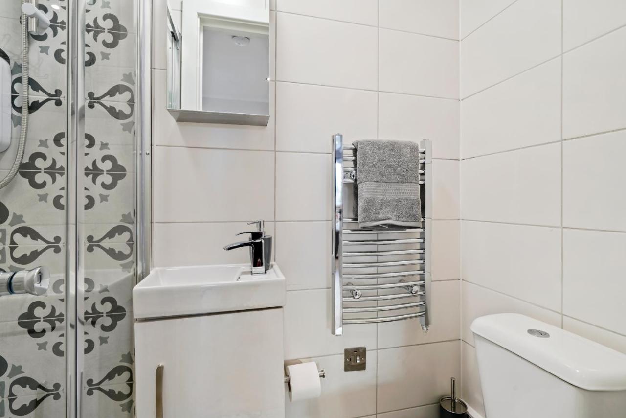 لندن Cosy Heathrow Studios - Parking - Garden المظهر الخارجي الصورة