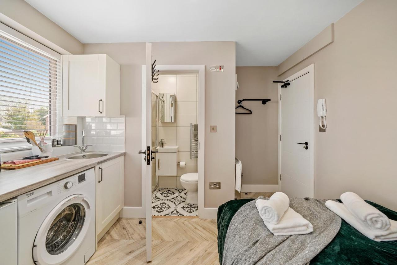 لندن Cosy Heathrow Studios - Parking - Garden المظهر الخارجي الصورة