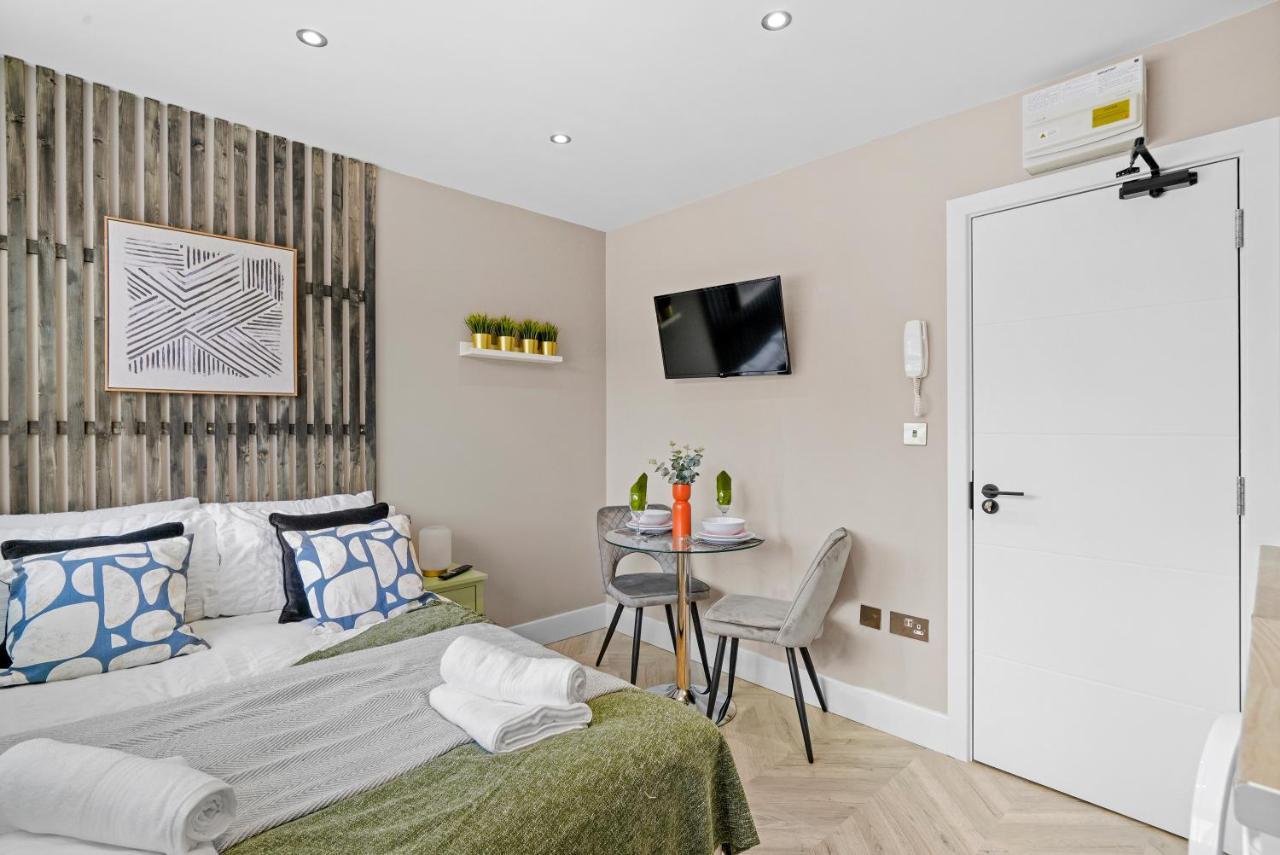 لندن Cosy Heathrow Studios - Parking - Garden المظهر الخارجي الصورة