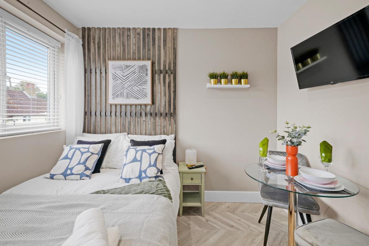 لندن Cosy Heathrow Studios - Parking - Garden المظهر الخارجي الصورة