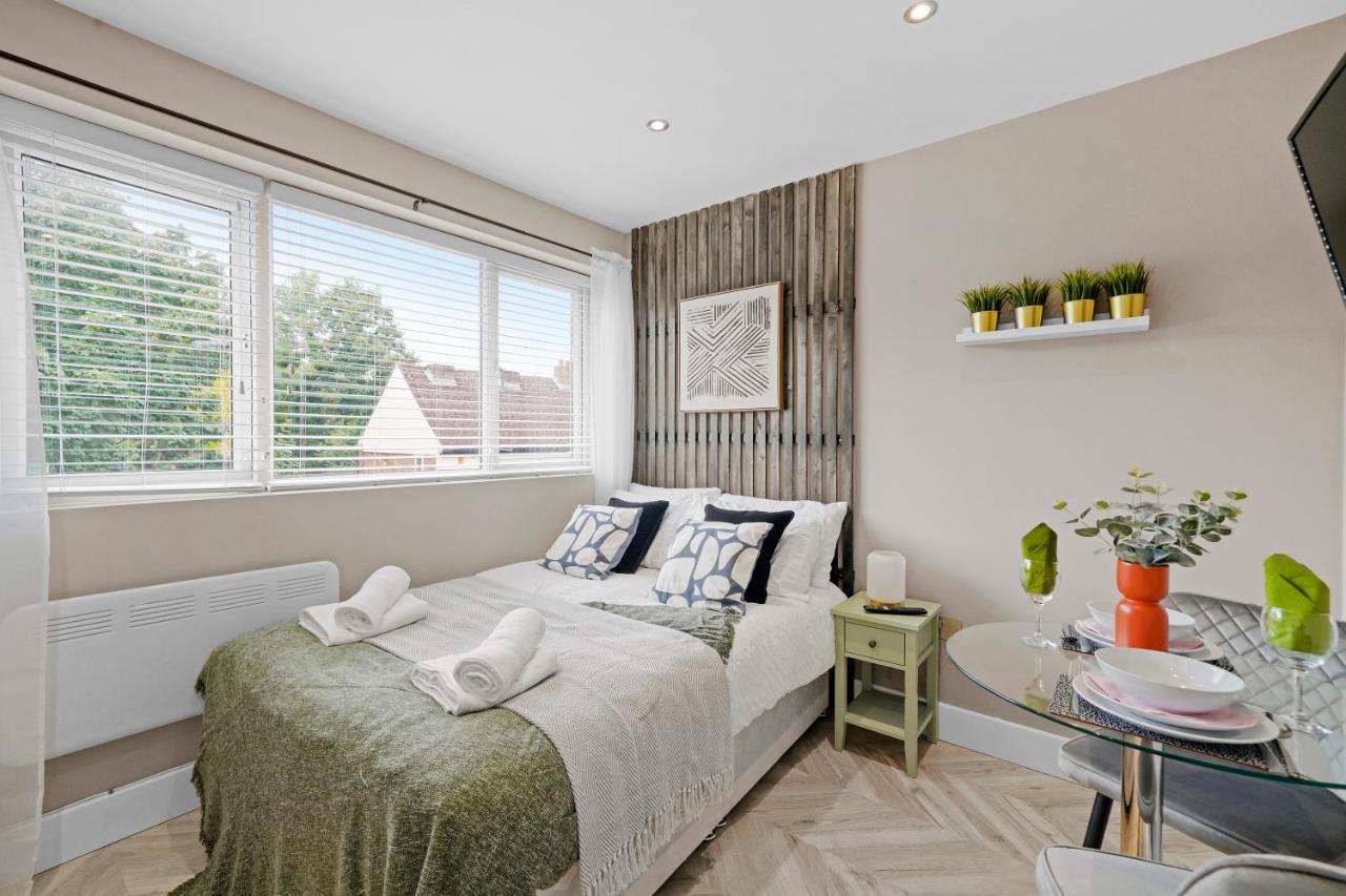 لندن Cosy Heathrow Studios - Parking - Garden المظهر الخارجي الصورة