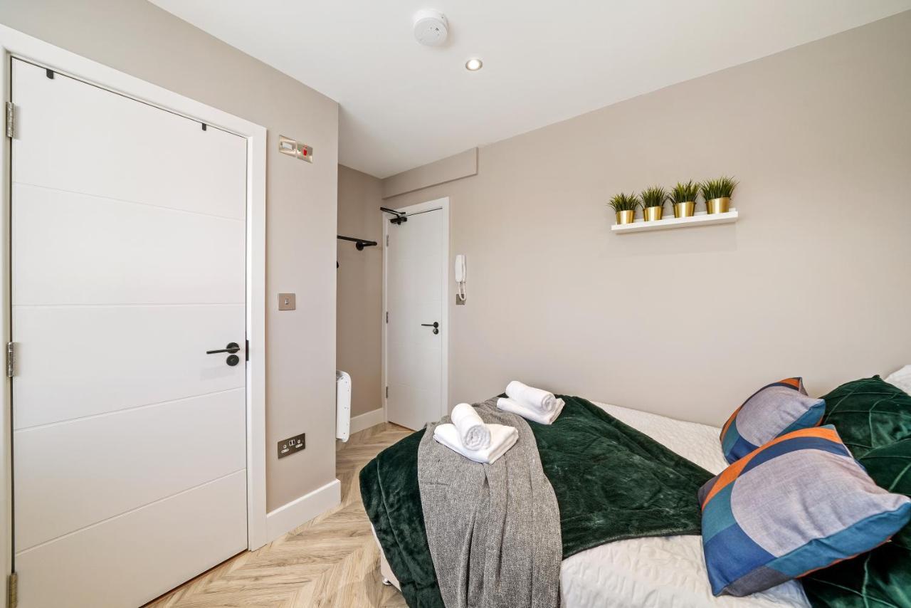 لندن Cosy Heathrow Studios - Parking - Garden المظهر الخارجي الصورة