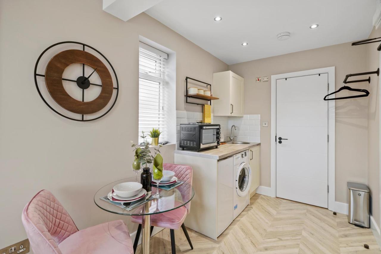 لندن Cosy Heathrow Studios - Parking - Garden المظهر الخارجي الصورة
